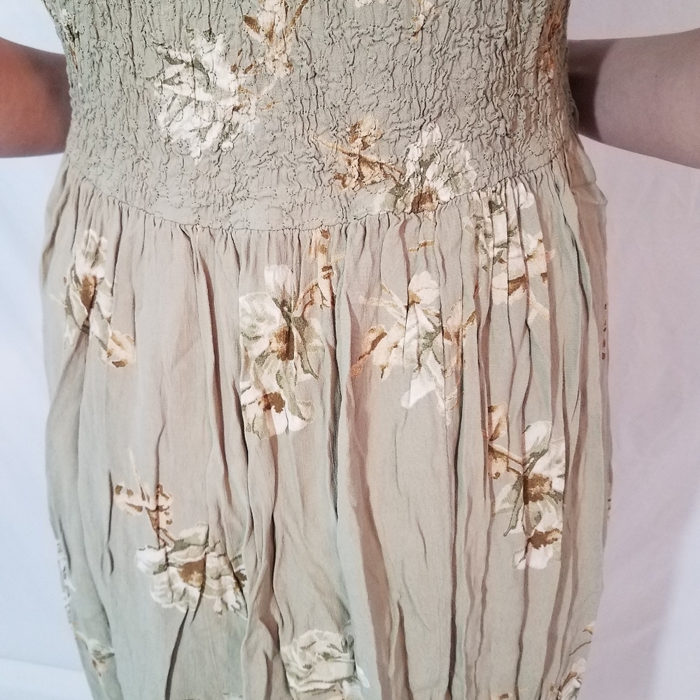 Beautiful woman's dress! - Picture 7 of 9